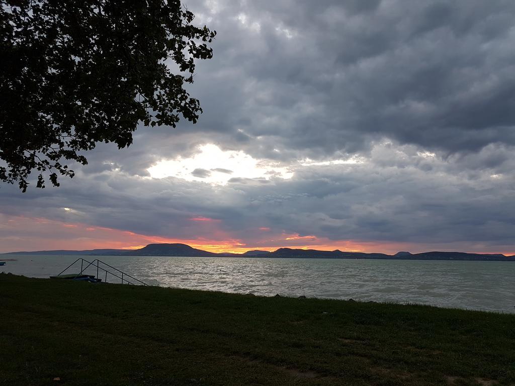 Hotel Saba-Haz Balatonboglár Zewnętrze zdjęcie